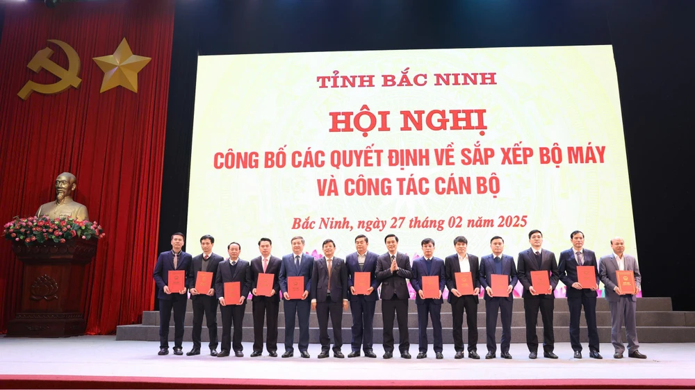 UBND tỉnh Bắc Ninh công bố loạt giám đốc Sở mới sau sắp xếp.jpg