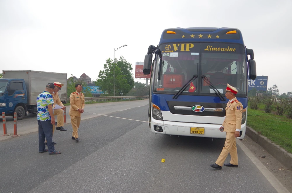 Xe tập lái dính tai nạn, thầy giáo bị phạt vì không giữ hiện trường 2.jpg