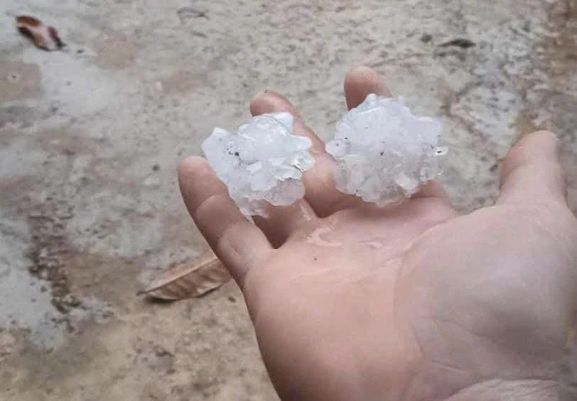 Một người bị thương, nhiều nhà bị hư hại do mưa đá ở Sơn La.jpg