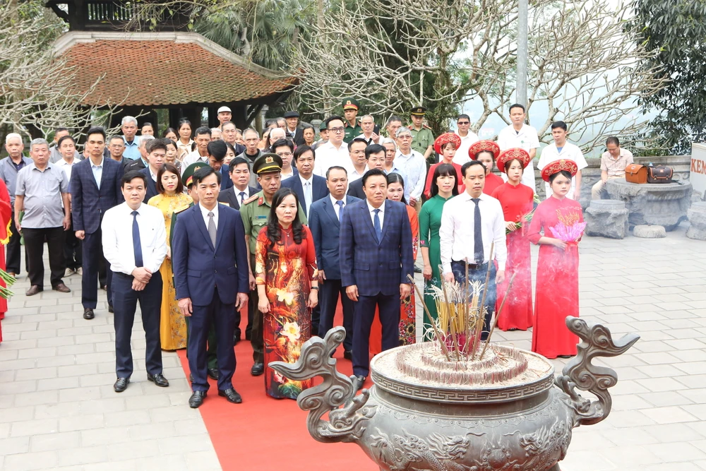 Tri ân công lao Đức Quốc Tổ Lạc Long Quân và Tổ Mẫu Âu Cơ 2.jpg