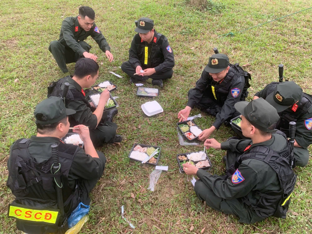 Biển người hành hương về Đền Hùng trước ngày chính giỗ 7.jpg