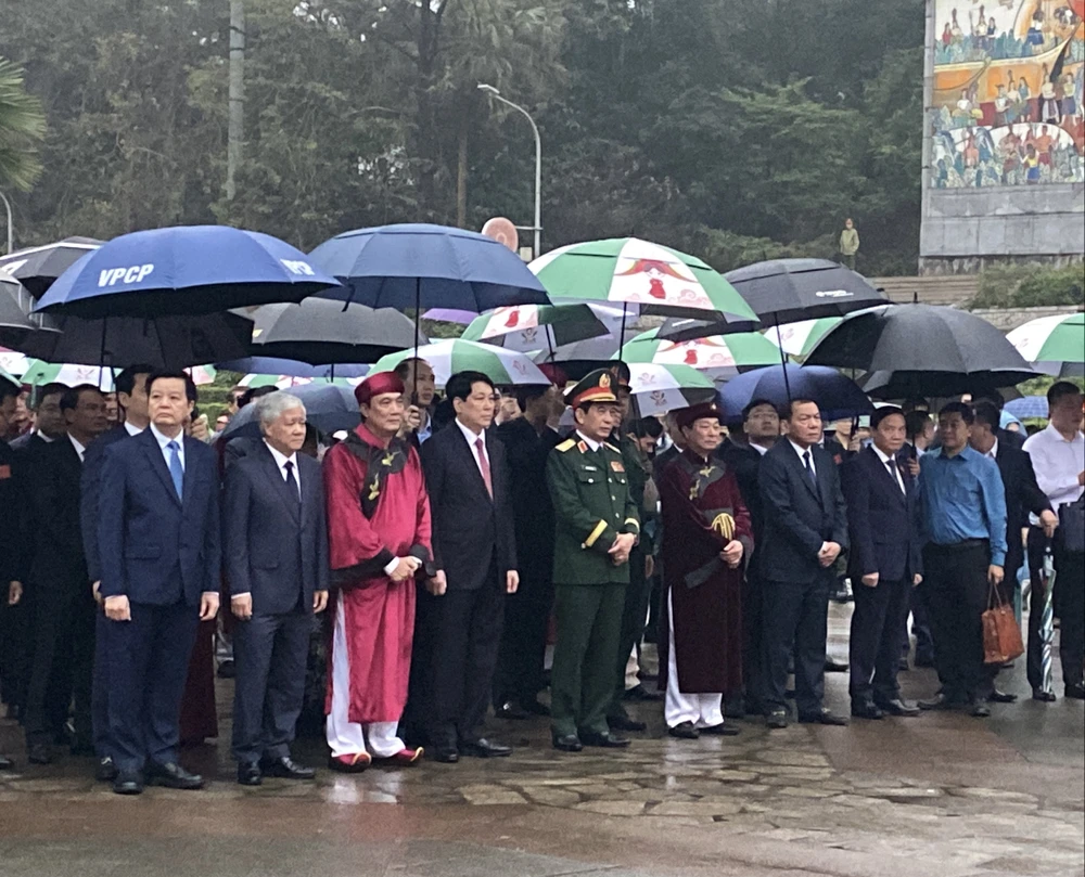 Chủ tịch nước Lương Cường dâng hương tưởng nhớ các Vua Hùng