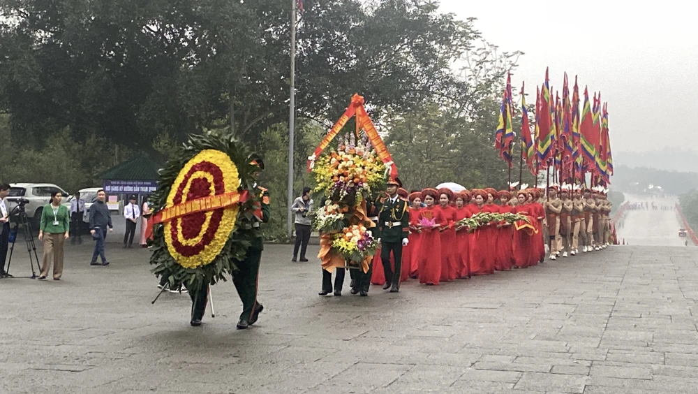 Chủ tịch nước Lương Cường dâng hương tưởng nhớ các Vua Hùng