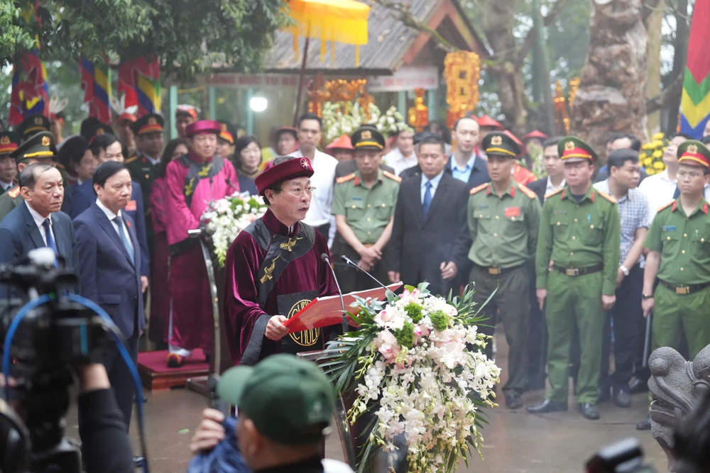 Chủ tịch nước Lương Cường dâng hương tưởng nhớ các Vua Hùng
