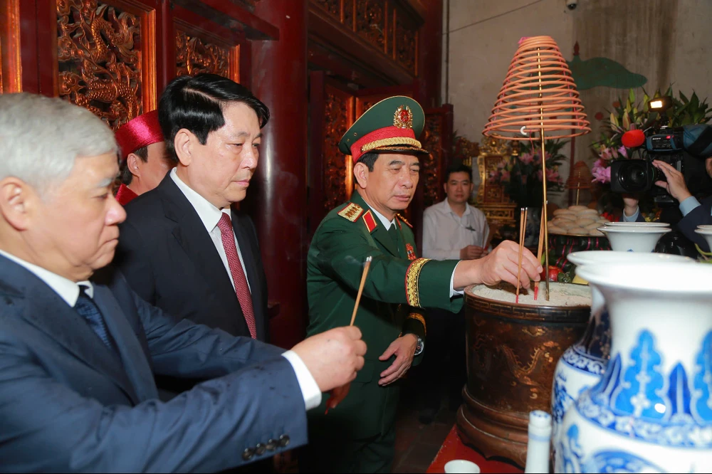 Chủ tịch nước Lương Cường dâng hương tưởng nhớ các Vua Hùng