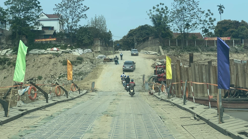 Hình hài cầu Phong Châu sau 3 tháng thi công thần tốc 2.JPG