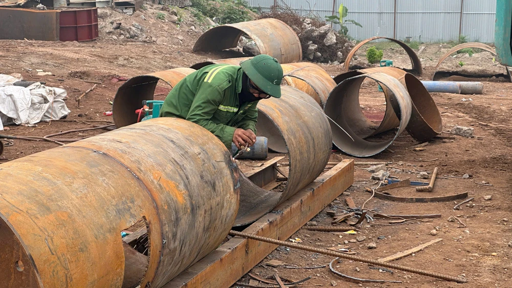 Hình hài cầu Phong Châu sau 3 tháng thi công thần tốc 3.jpg