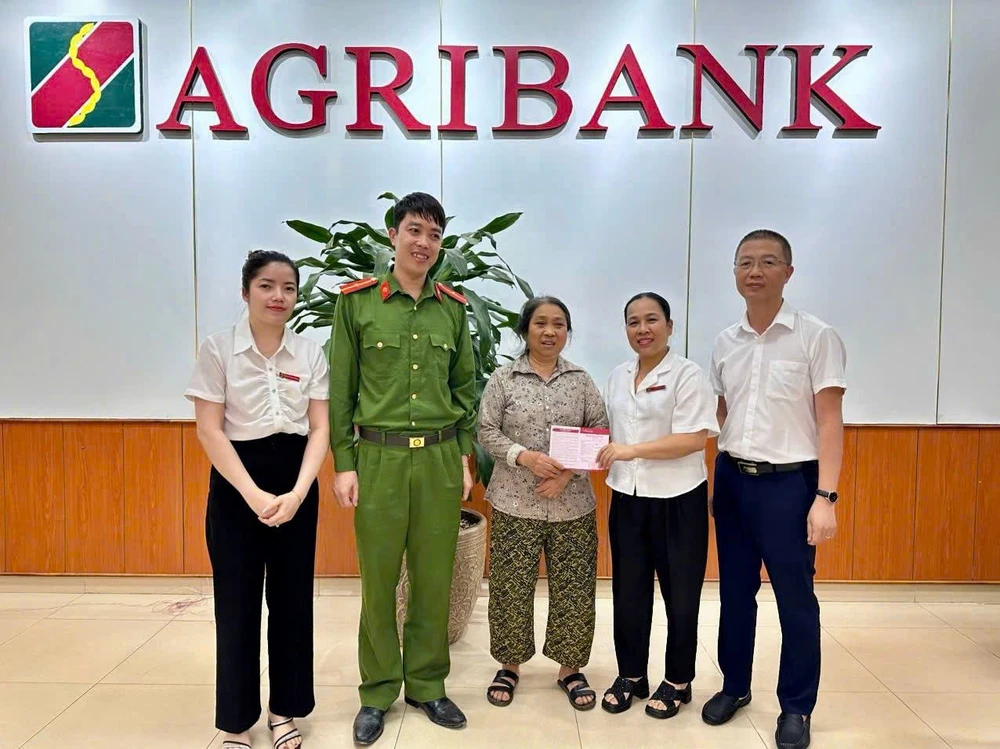 Cụ bà suýt mất hơn 200 triệu tiết kiệm vì cuộc gọi giả danh công an.jpg