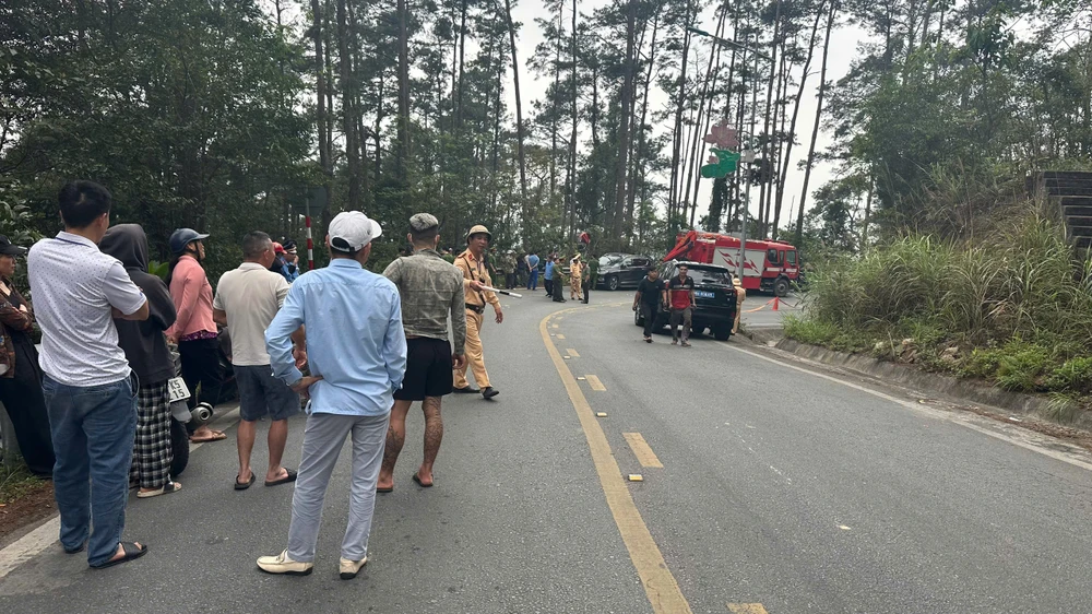 Ảnh Hiện trường vụ lật xe khách ở Tam Đảo 3.jpg