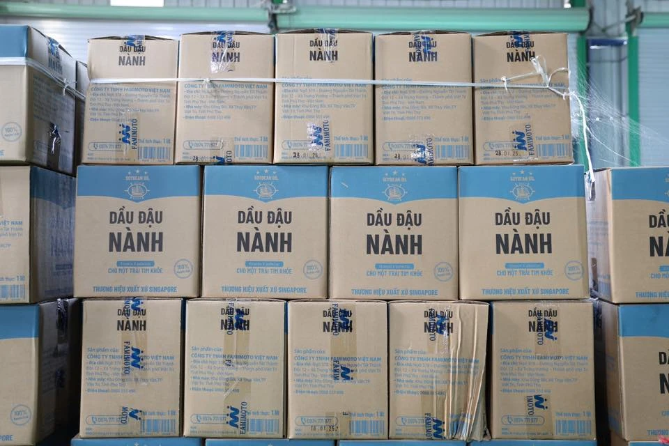 Cận cảnh kho hàng sản xuất cả trăm tấn mì chính, hạt nêm, dầu ăn giả 6.jpg