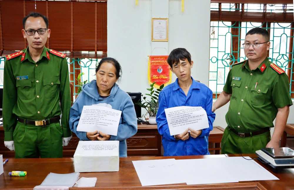 Phá chuyên án ma túy, bắt 2 người, thu 8 bánh heroin.jpg