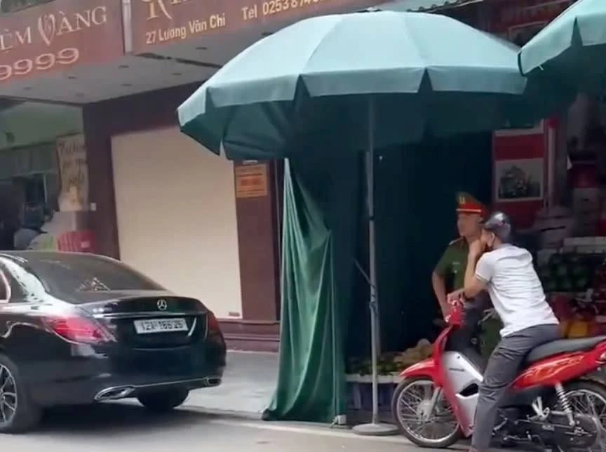 Công an khám xét nhà riêng Lê Việt Hùng ở Lạng Sơn.jpg