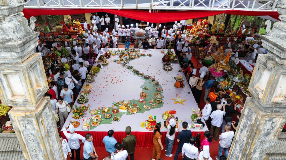 Hơn 500 nghệ nhân, đầu bếp chuẩn bị 100 mâm lễ dâng kính Hoàng tử Lang Liêu 12.jpg