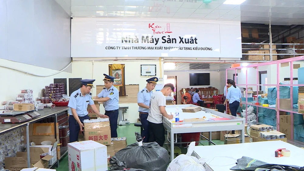 Thu giữ gần 2 tấn táo đỏ, kỷ tử, hoa hồng khô không rõ nguồn gốc xuất xứ 4.jpg