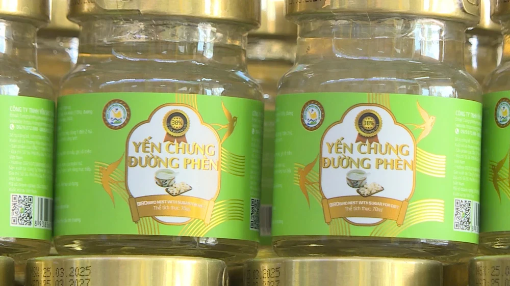 Chuyển công an điều tra vụ hơn 23.000 lọ yến chưng giả (2).JPG