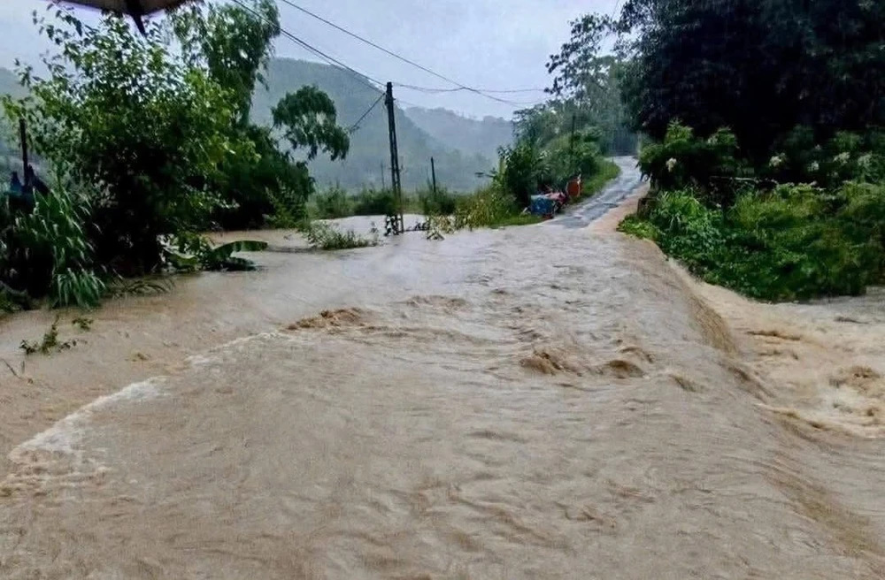 Lạng Sơn, Mưa lớn kéo dài, nhiều khu vực bị cô lập, thiệt hại nặng nề.jpg