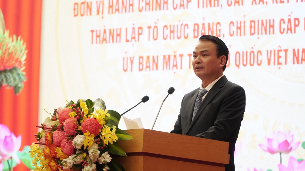 Ông Đặng Xuân Phong, Bí thư Tỉnh ủy Phú Thọ (mới), phát biểu tại buổi lễ.