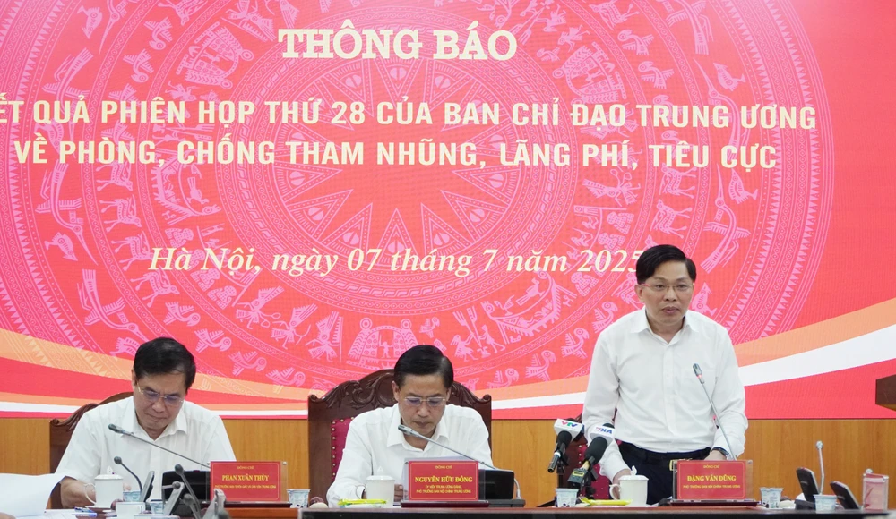 Kỷ luật nhiều tổ chức đảng, thu hồi hơn 103.000 tỉ đồng trong 6 tháng.jpg