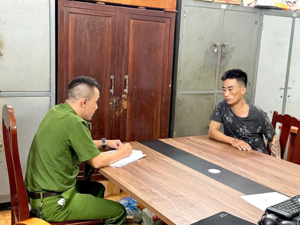 Giám đốc Công an Phú Thọ trực tiếp chỉ đạo giải cứu cô gái bị khống chế giữa đêm 2.jpg