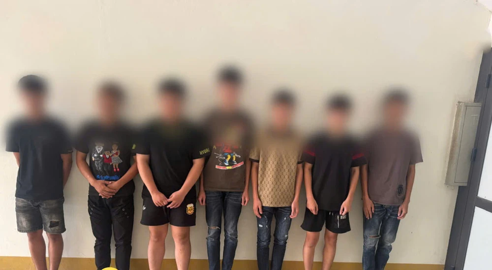 Đi 'bão' mừng chiến thắng của U23 Việt Nam, 5 thiếu niên bị tạm giữ.jpg