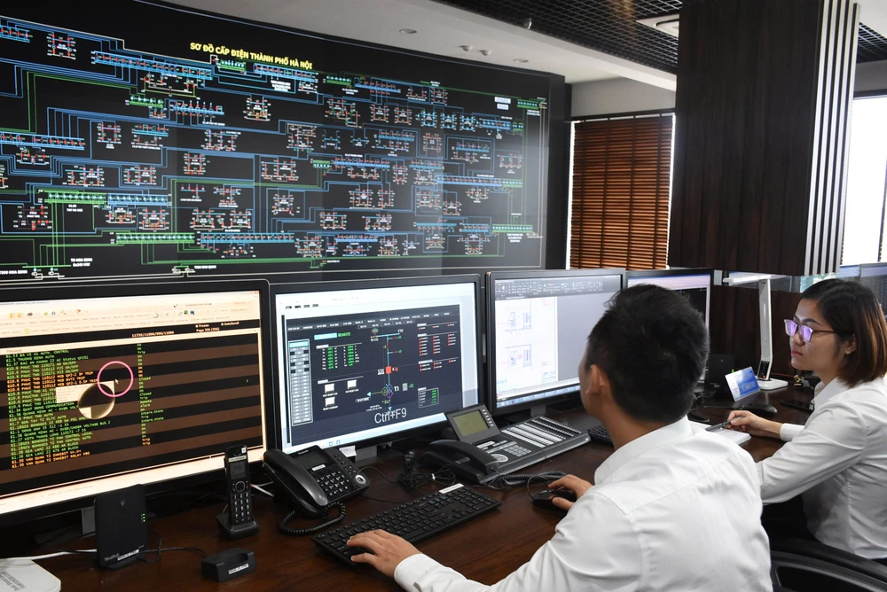 EVNHANOI tập trung đảm bảo cung ứng điện an toàn trong cao điểm nắng nóng..jpg