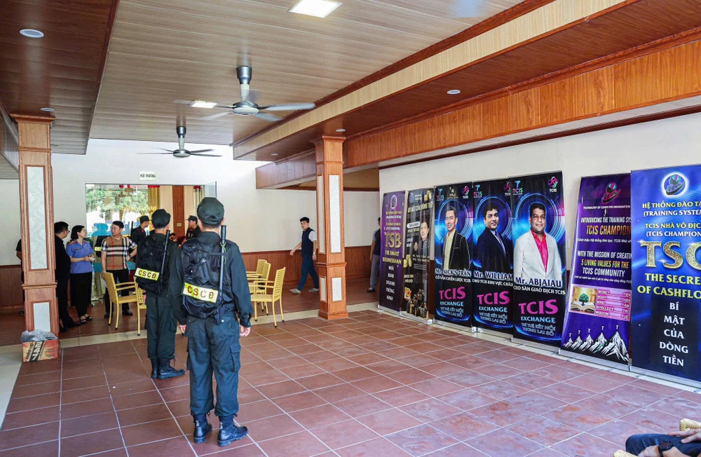 Công an đột kích hội thảo hàng trăm người, bóc trần đường dây đa cấp tiền số trái phép 3.jpg