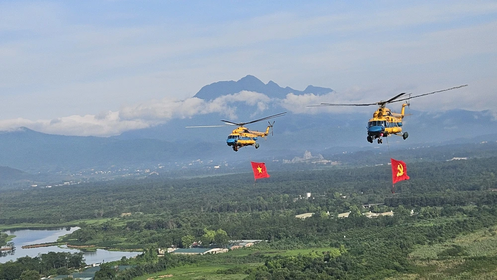 Không quân lần đầu treo cờ bay hợp luyện A80 sẵn sàng cho ngày hội lớn 2.jpg