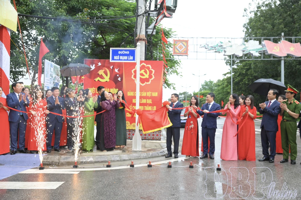 Phu nhân Tổng Bí thư dự lễ đặt tên đường tại Điện Biên.jpg