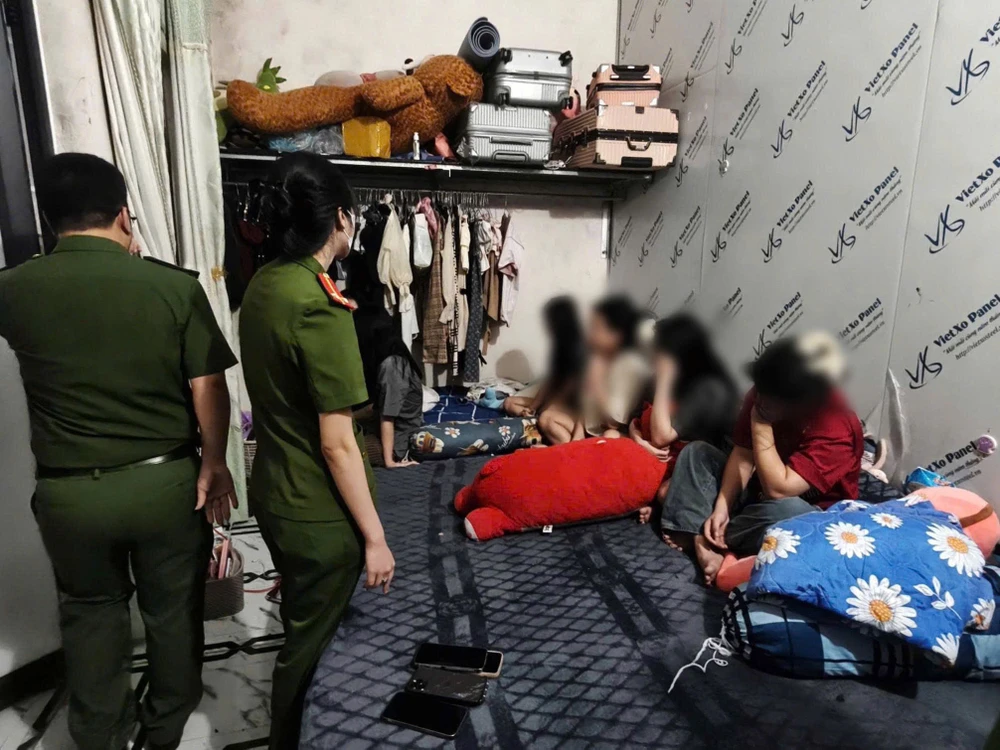 Triệt phá tụ điểm mại dâm tại quán karaoke ở Tam Đảo 2.jpg