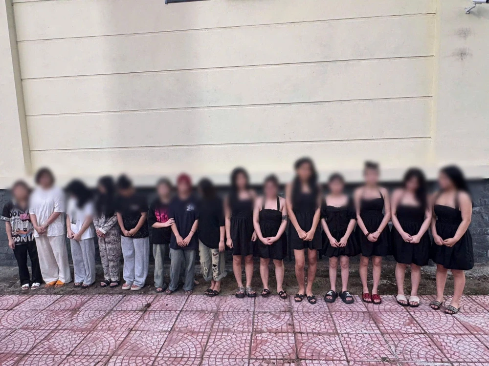 Triệt phá tụ điểm mại dâm tại quán karaoke ở Tam Đảo.jpg