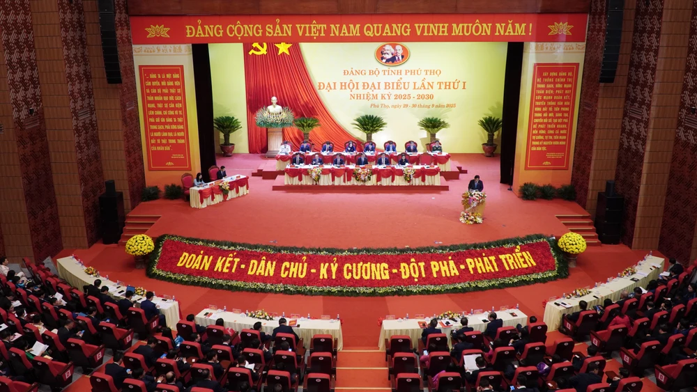 Đại hội Đảng bộ tỉnh Phú Thọ lần thứ I tiến hành phiên trù bị.JPG