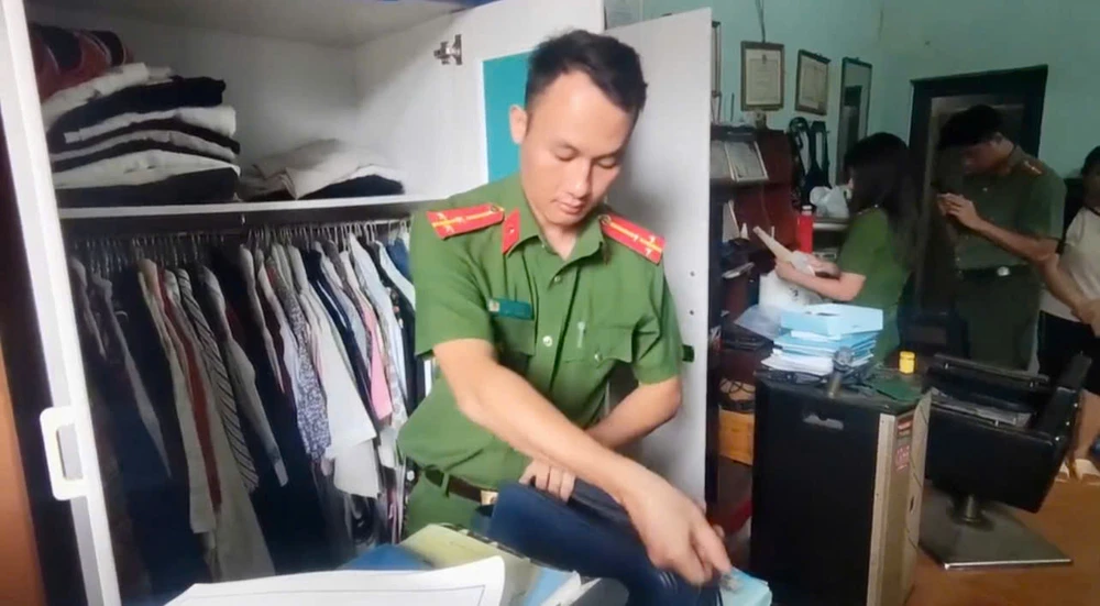 Khám xét khẩn cấp nhà đối tượng nghi lợi dụng Facebook kêu gọi từ thiện.jpeg