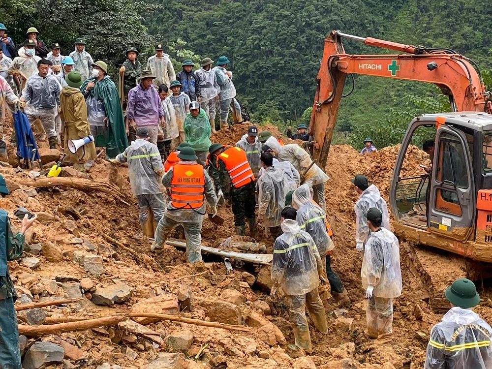 Bão số 10 gây thiệt hại hơn 12.799 tỷ đồng, hàng chục người chết và mất tích.jpg