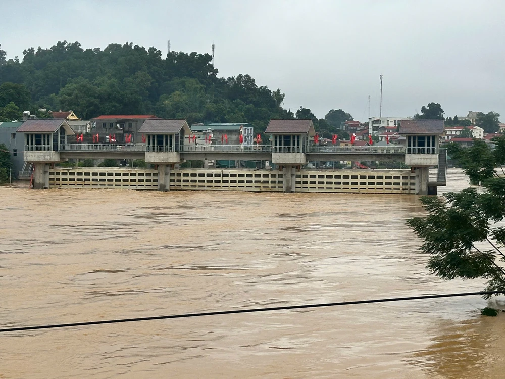Lũ ở Cao Bằng rút chậm, nhiều nơi vẫn ngập sâu 1.jpg