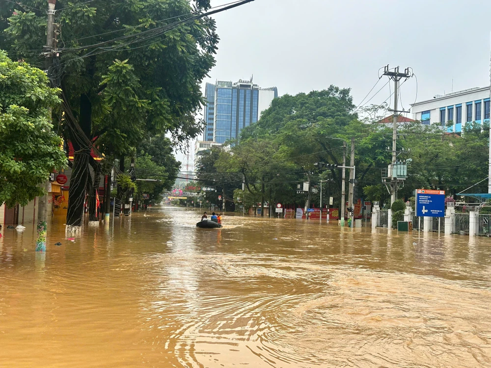 Lũ ở Cao Bằng rút chậm, nhiều nơi vẫn ngập sâu 5.jpg