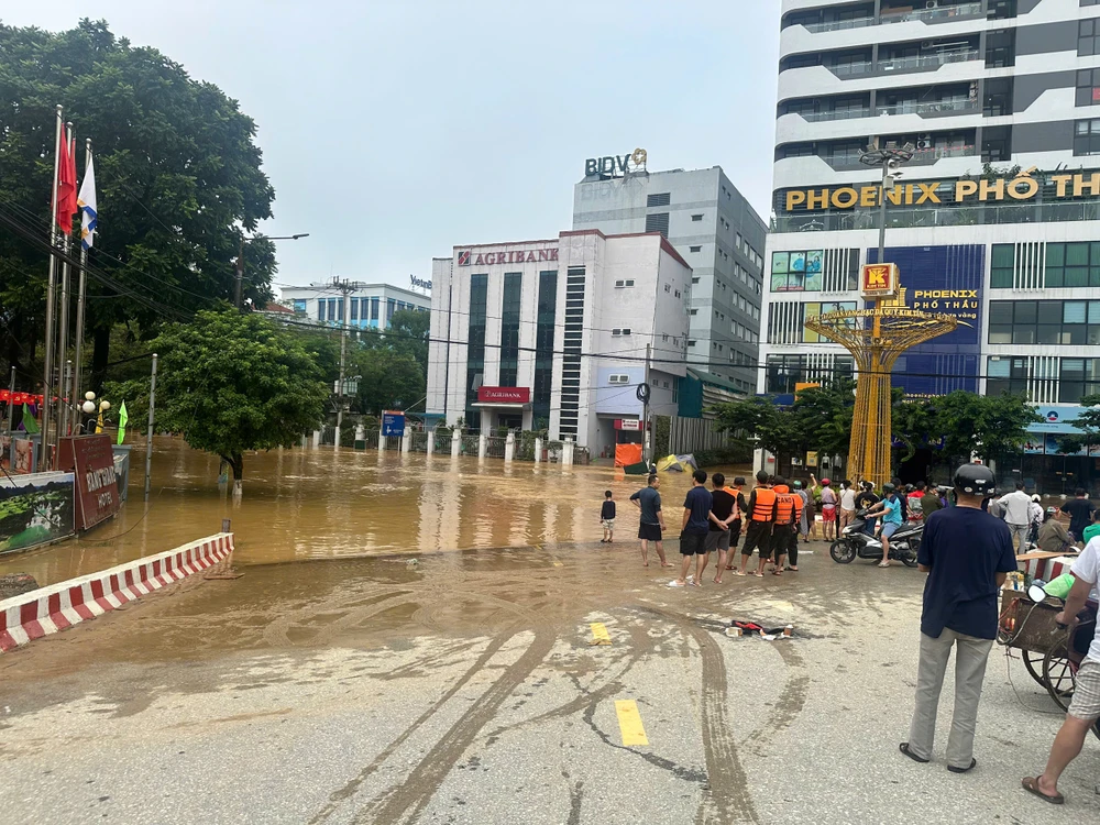 Lũ ở Cao Bằng rút chậm, nhiều nơi vẫn ngập sâu 7.jpg