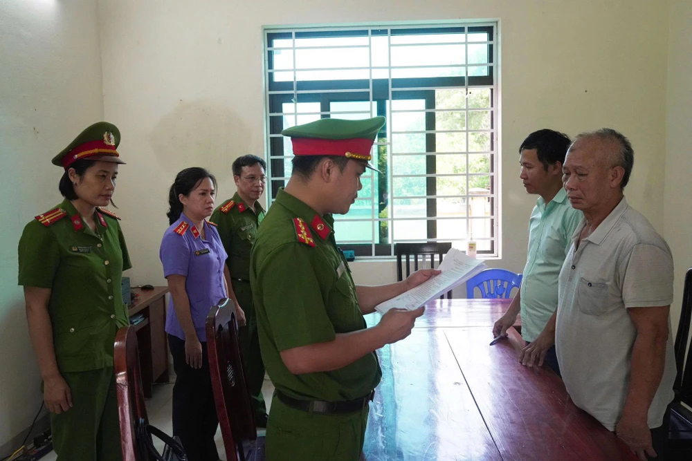 Bắt giam chủ cơ sở trữ gần 38 tấn thịt lợn nhiễm dịch tả để bán kiếm lời.jpg