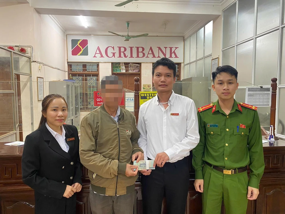 Nhận cuộc gọi từ công an 'dởm', người đàn ông mang hết tiền bán trâu đi chuyển.jpg