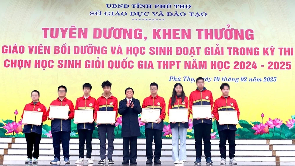 Hàng chục học sinh giỏi quốc gia ở Phú Thọ mòn mỏi chờ nhận tiền thưởng.jpg