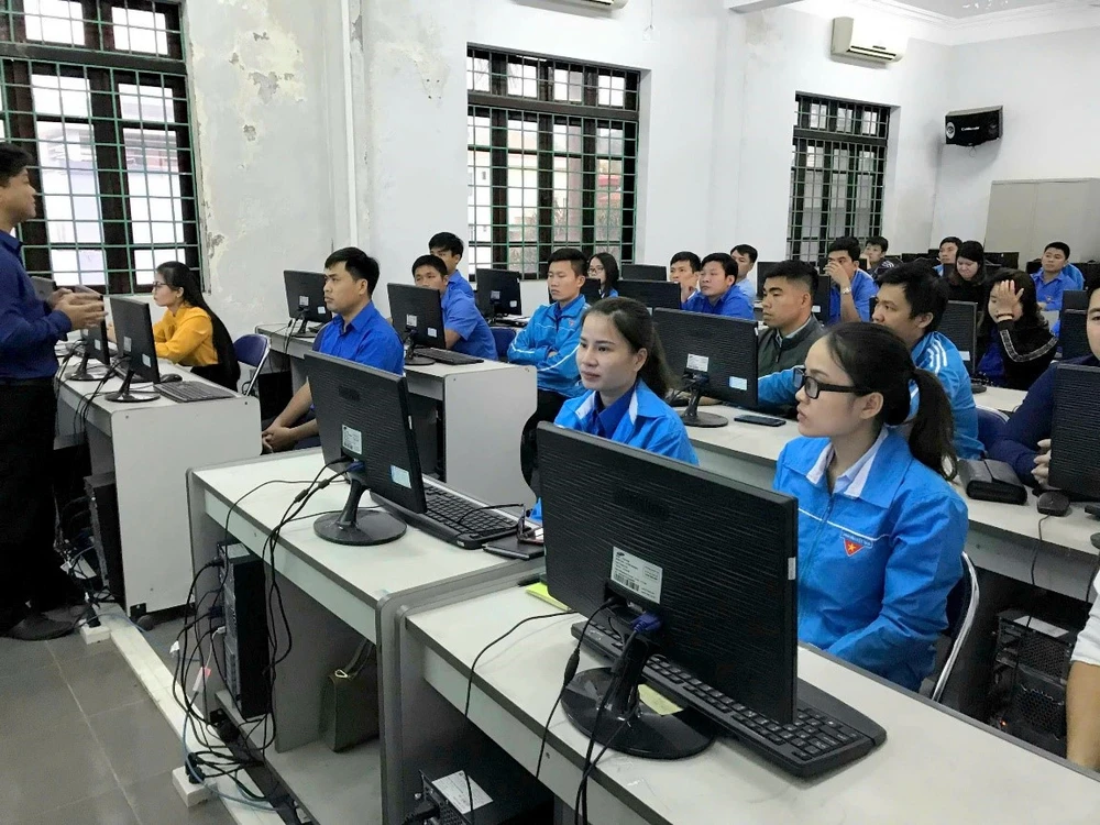 Phú Thọ huy động nguồn lực tư nhân cho các dự án số trọng điểm.jpeg