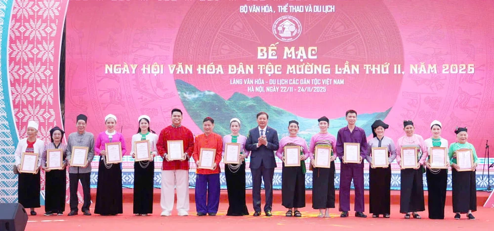 Phú Thọ ghi dấu ấn đậm nét tại Ngày hội Văn hóa dân tộc Mường.jpeg