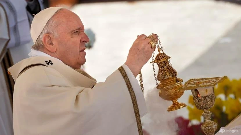 Giáo hoàng Francis cử hành thánh lễ Phục sinh ngoài trời tại quảng trường St. Peter hôm 17-4. Ảnh: AP