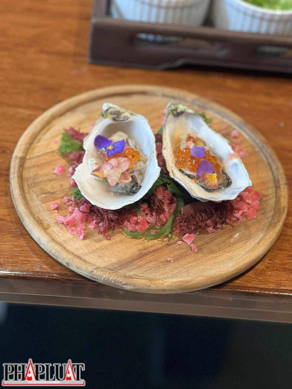 Món hàu hấp nêm nếm với gia vị Việt Nam được trang trí một cách tao nhã, sang trọng. Ảnh: PLO