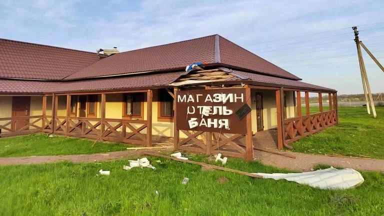 Ngôi làng Nekhoteevka sau trận pháo kích ngày 25-4. Ảnh: RT