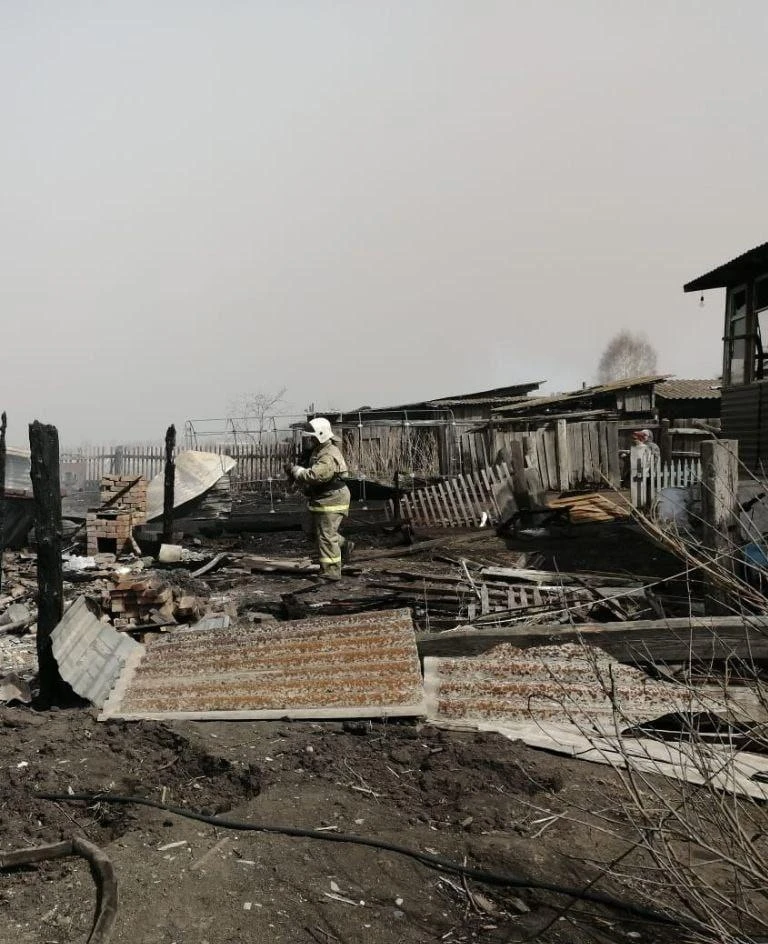 Cơ quan dịch vụ khẩn cấp Siberia cho biết có hơn 480 ngôi nhà đã bị thiêu rụi vì đám cháy. Ảnh: TWITTER