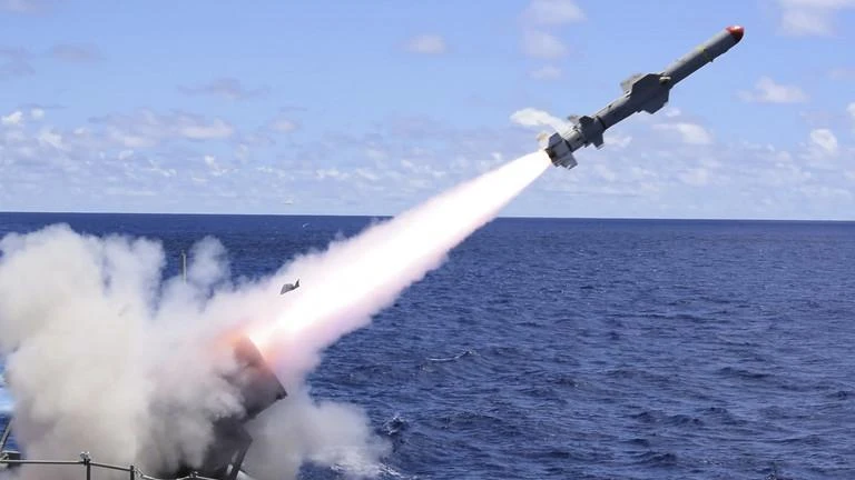 Tên lửa chống hạm Harpoon được phóng từ tàu tuần dương lớp Ticonderoga USS Antietam (CG 54) của Mỹ. Ảnh: RT Tên lửa chống hạm Harpoon được phóng từ tàu tuần dương lớp Ticonderoga USS Antietam (CG 54) của Mỹ. Ảnh: RT