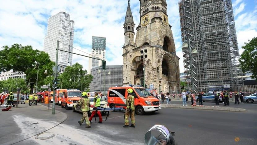 Vụ tai nạn xảy ra gần Nhà thờ tưởng niệm Kaiser Wilhelm, một địa danh nổi tiếng ở thủ đô Berlin. Ảnh: REUTERS