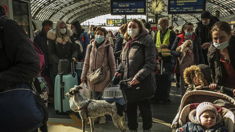 Người tị nạn Ukraine tại thủ đô Berlin, Đức. Ảnh: RT Người tị nạn Ukraine tại thủ đô Berlin, Đức. Ảnh: RT
