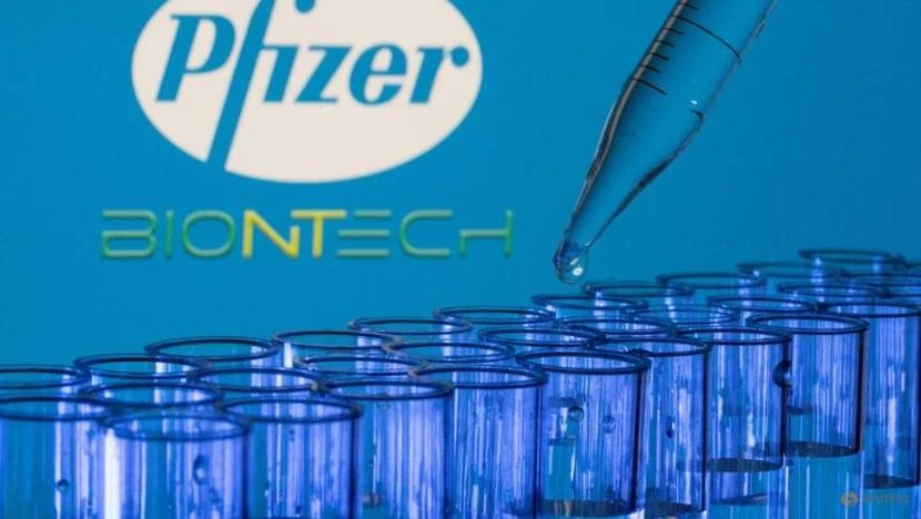 Pfizer/BioNTech cho biết sẽ bắt đầu thử nghiệm trên người vaccine phổ quát ngừa COVID-19 trong nửa cuối năm nay. Ảnh: REUTERS
