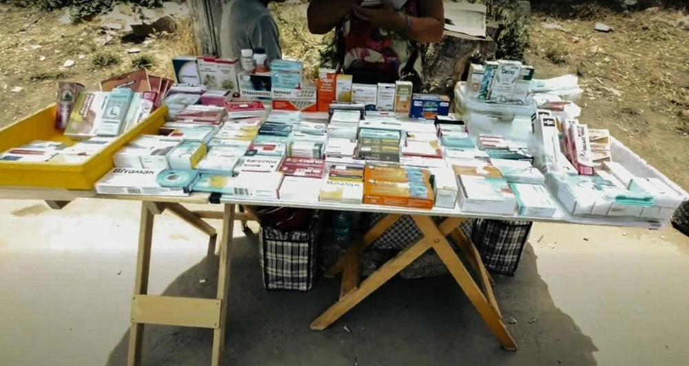 Người dân ở TP Mariupol đang rơi vào tình trạng thiếu thuốc men. Ảnh: REUTERS